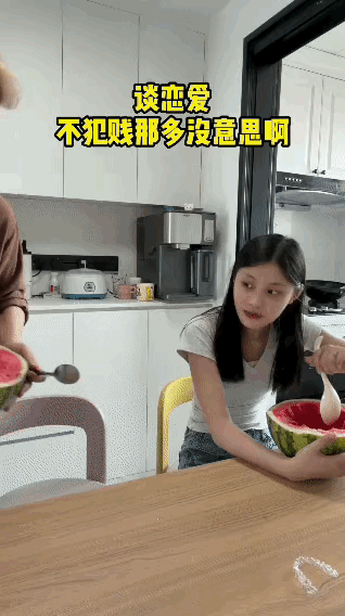 现在的小姐姐还是很注意卫生的。