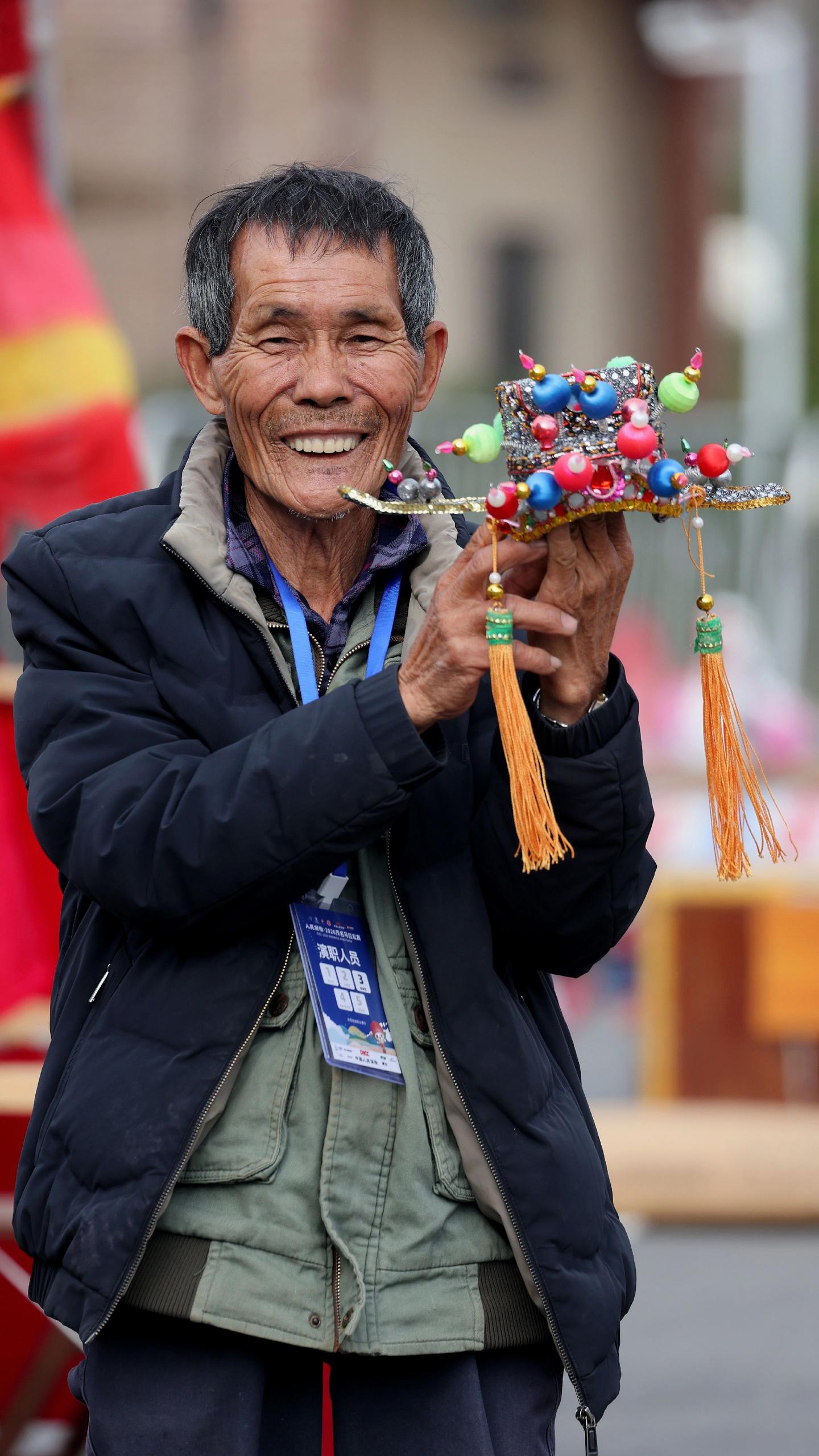 民间绝活 非遗文化 传承人 一张照片演一回经典角色