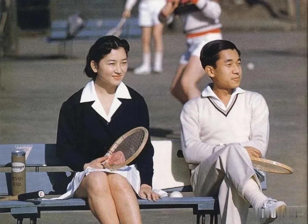 明仁对拥有一个完美家庭的执念很强，曾经对美智子说过他死之前都一定要有一个完整的家