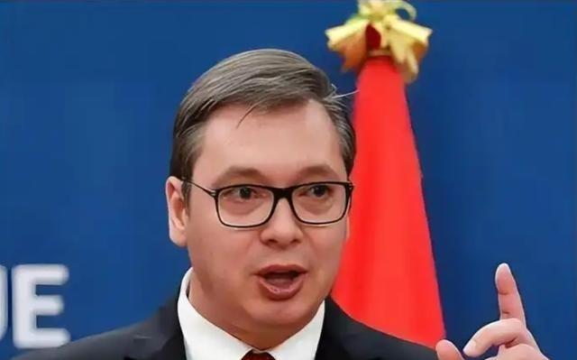 武契奇宣布辞职！西方媒体刚要“开香槟”，下一秒笑容就僵在了脸上。因为谁都清楚，在