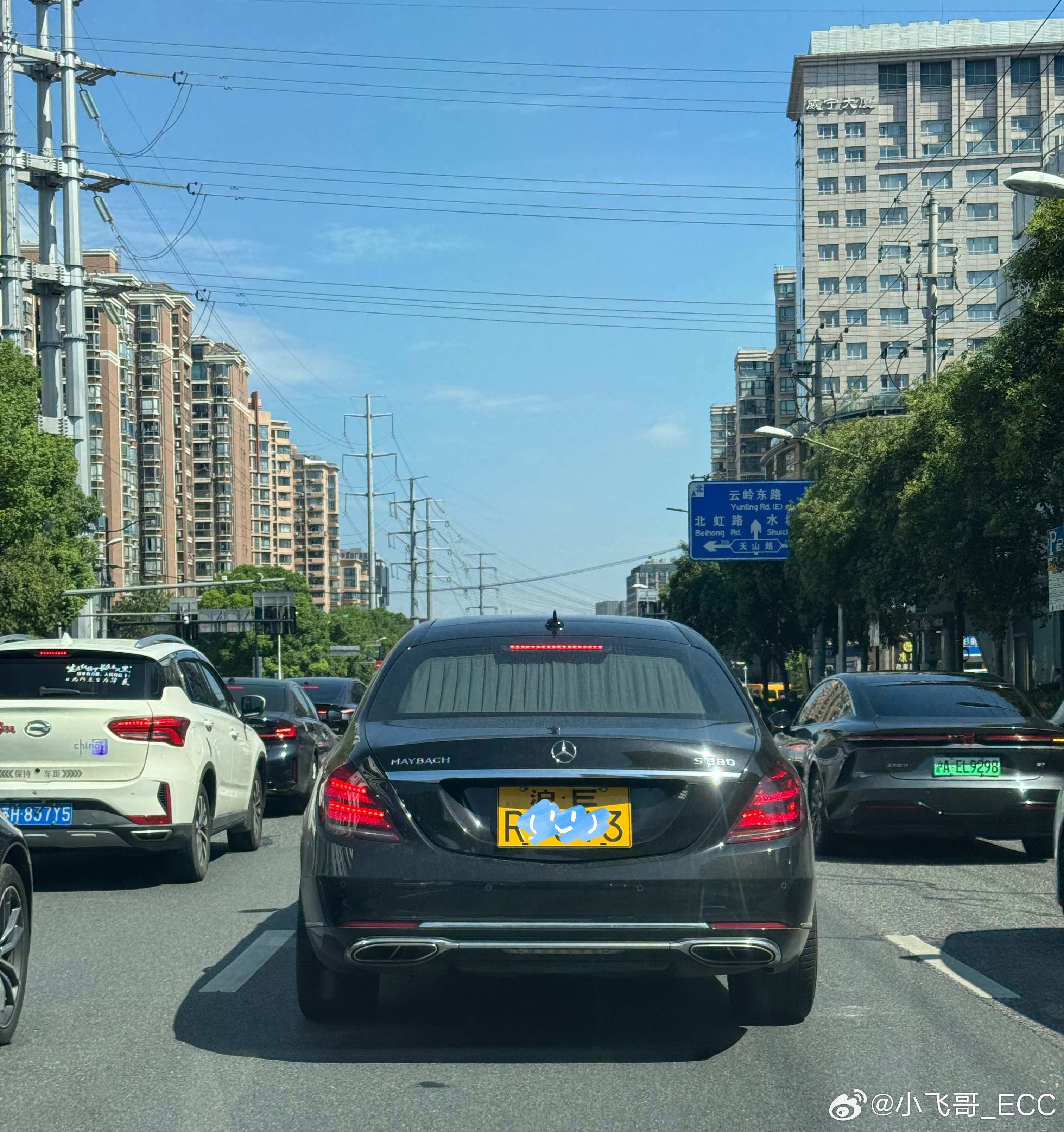 这是什么鬼，黄牌迈巴赫，我的驾照不能开[允悲][允悲][允悲]这车什么价格呀，S