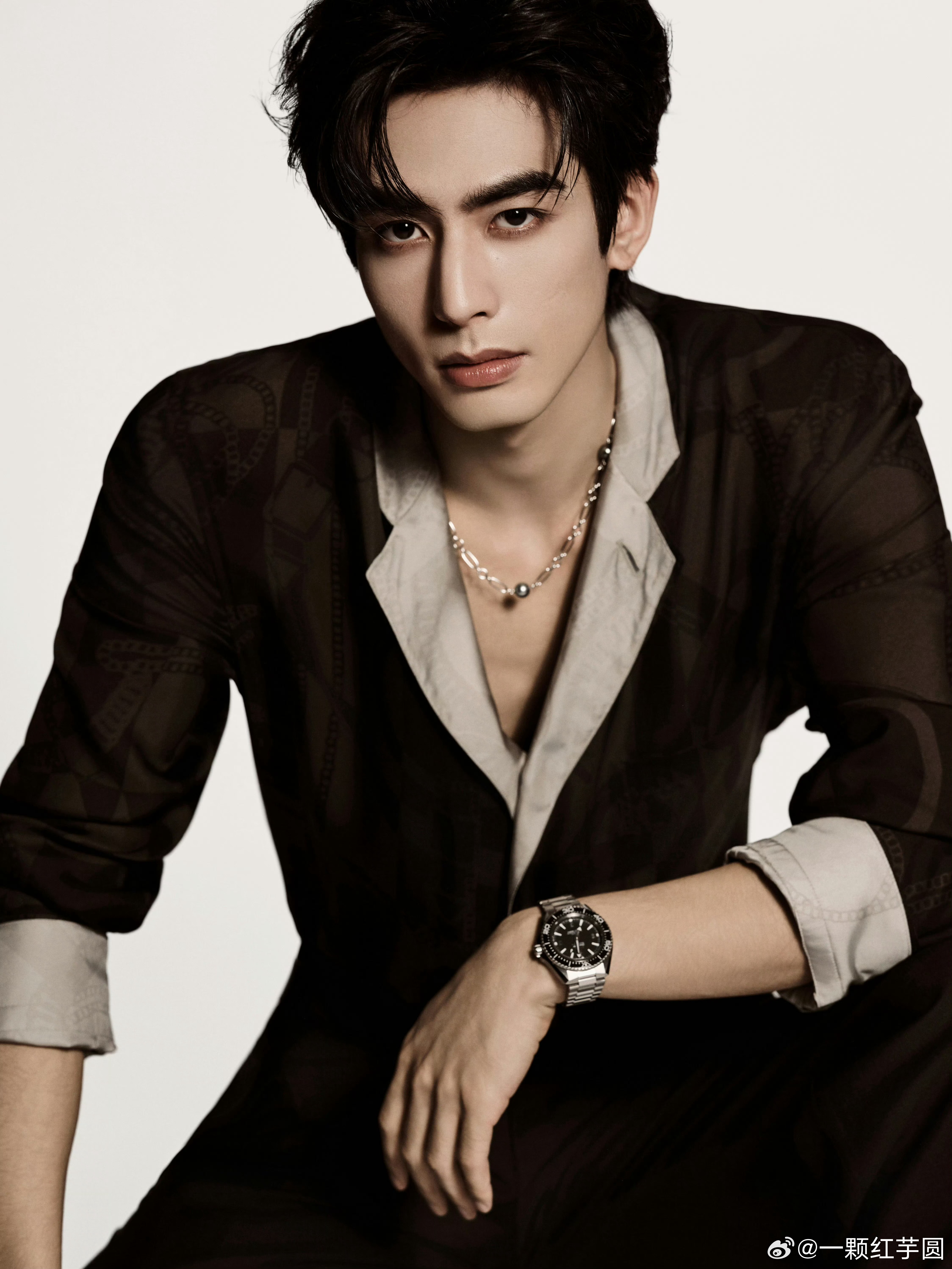 卧槽！宋威龙 新商务又来了！这次是性价比超高的国货老品牌！！骄阳似我大爆🔥，红