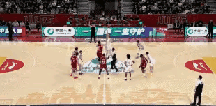 张宁成精了，在技术犯规这个层面连续打破CBA记录，这是要和老詹比拼拿记录啊！2秒