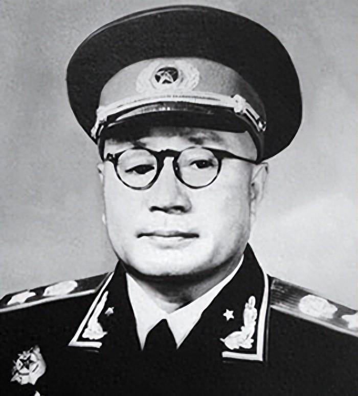 刘伯承于60年代迁居京郊，视力极差几乎无法看清，陈毅却宽慰道：瞎了也未必不是好事
