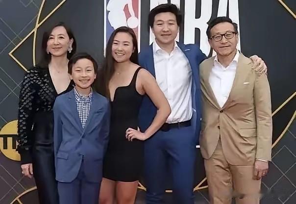按正常剧本：蔡崇信应该一直幸福下去！
现在离婚？？我多少有点不可置信！

这文质