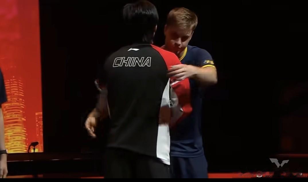 晒图笔记大赛遗憾消息传来，WTT香港总决赛男单半决赛，王楚钦因伤遗憾退赛，登场后
