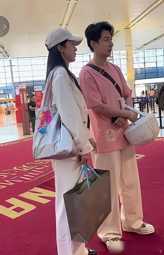 婚后的张维伊，简直像做了医美，不仅越来越帅，眼神里那股子温柔劲儿，藏都藏不住，连