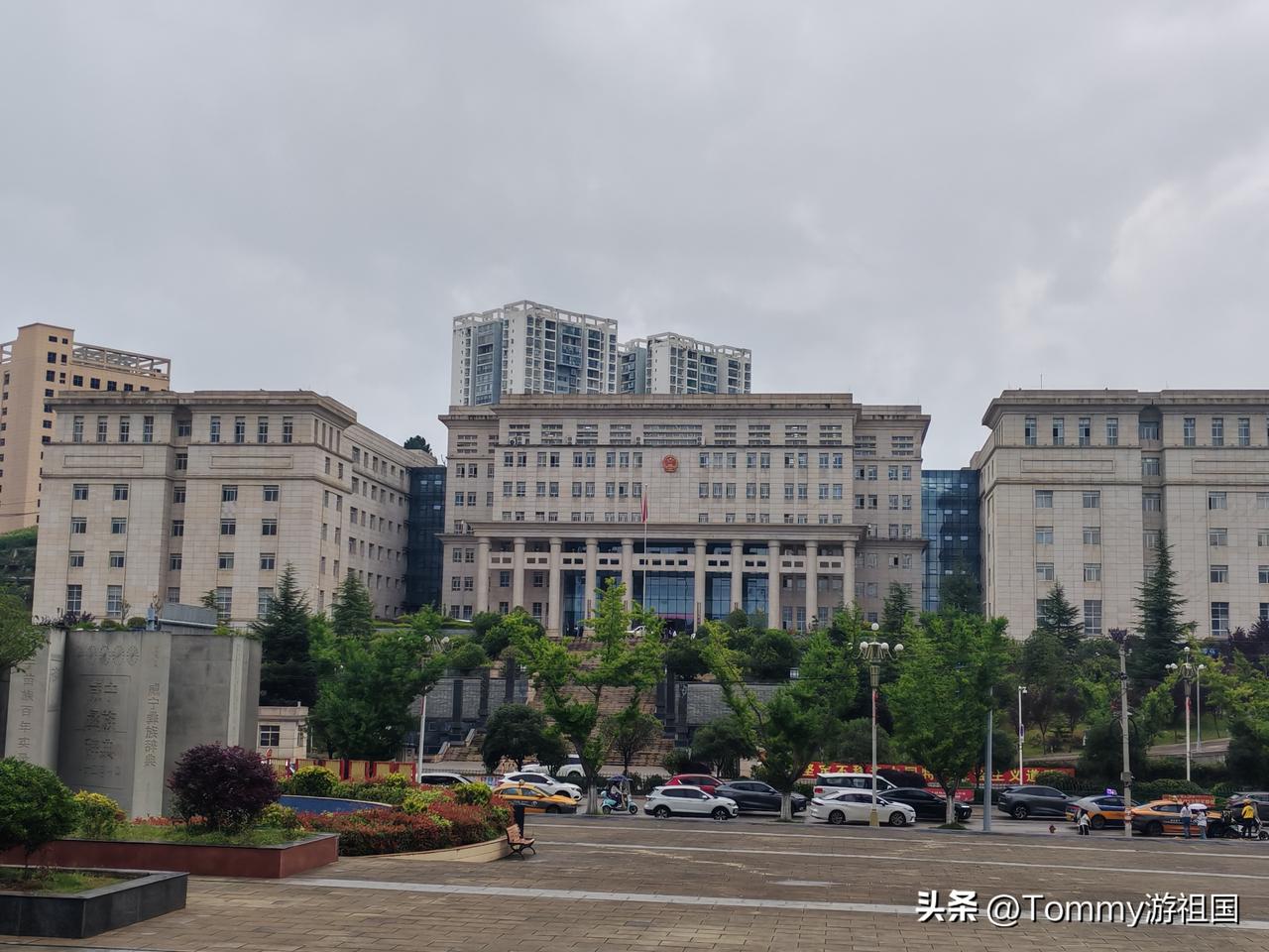 打卡威宁彝族回族苗族自治县政府
     自驾房车在威宁避暑，闲暇之余漫步新城区