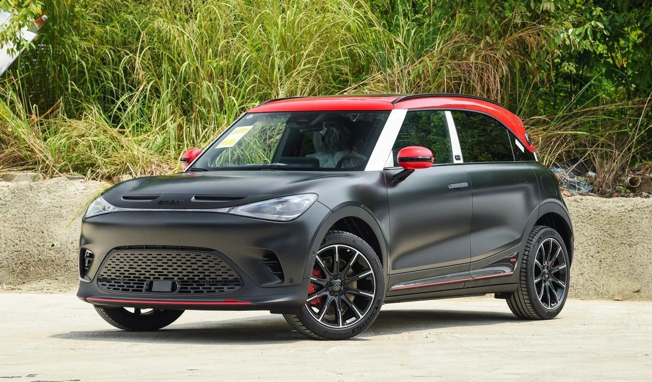 2026年1月1日，smart精灵1马年开运版上市，比普通版便宜1.5万，13.