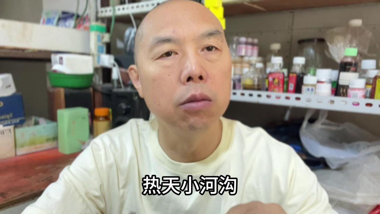 热天在山区小河沟钓野生鲫鱼，饵料搭配是关键。搭配不好全是小杂鱼，搭配好了就只有大