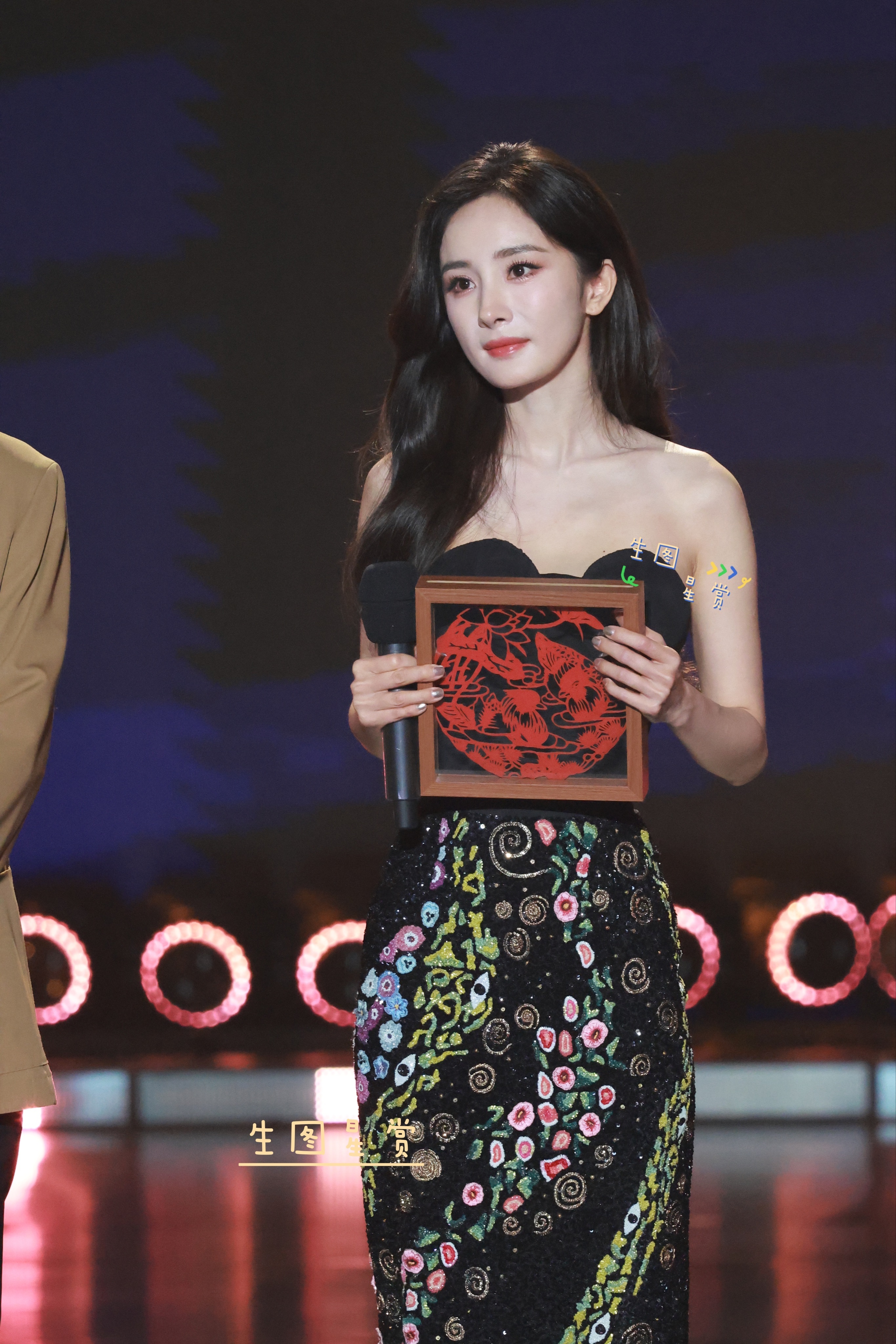 杨幂×广电视听精品之夜生图权威美幂✨杨幂没走红毯🐝杨幂生万物杨幂[超话] ​​