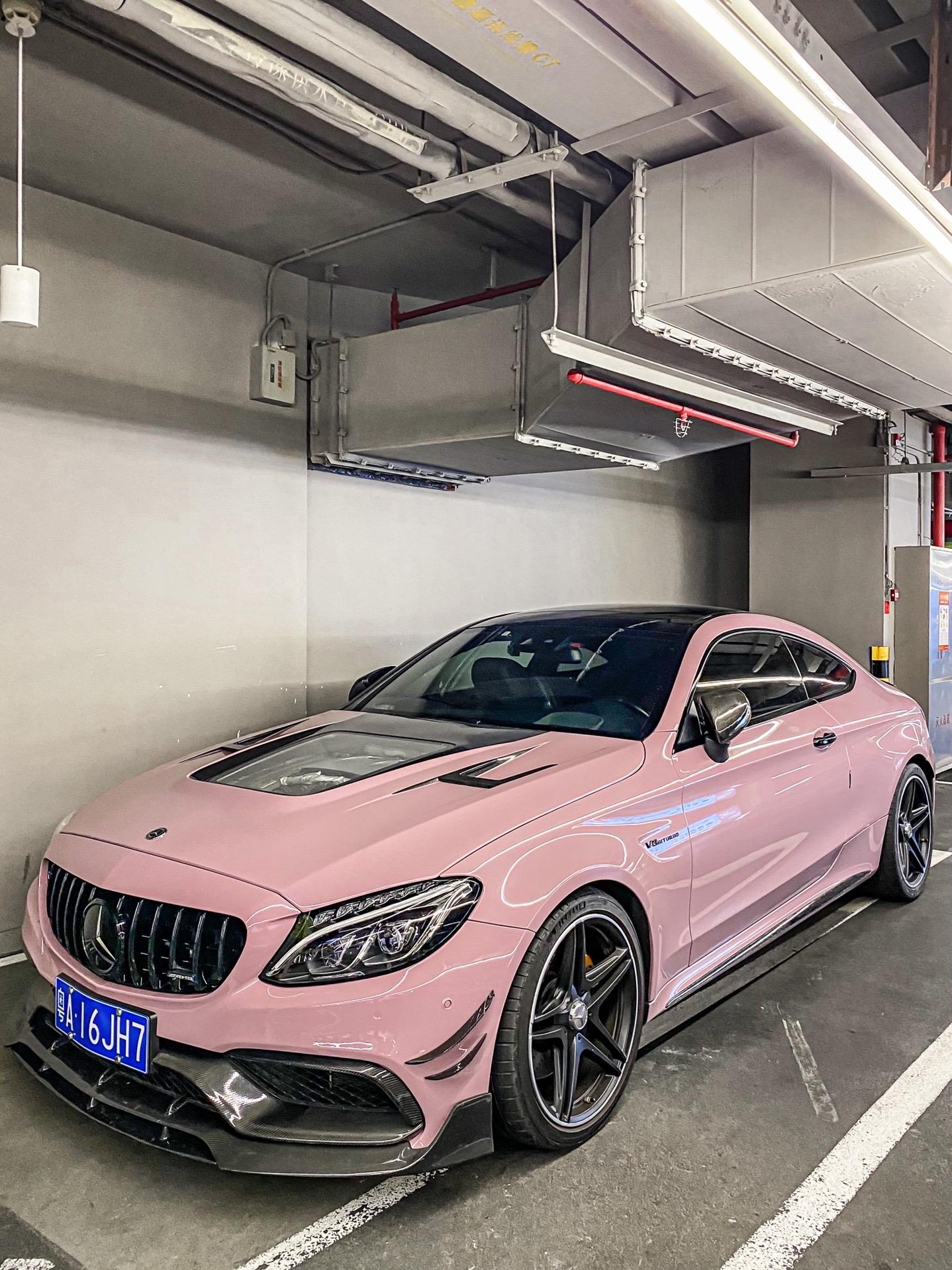 优雅又暴力的AMG C63双门轿跑 这颜色妥妥的扮猪吃老虎