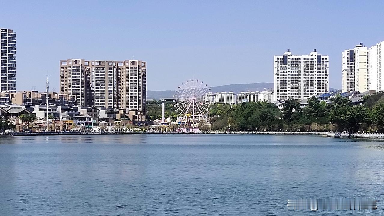 到建水了，虽然没时间去逛，还是说说我的感受。
这个地方，09年到11年，我是经常