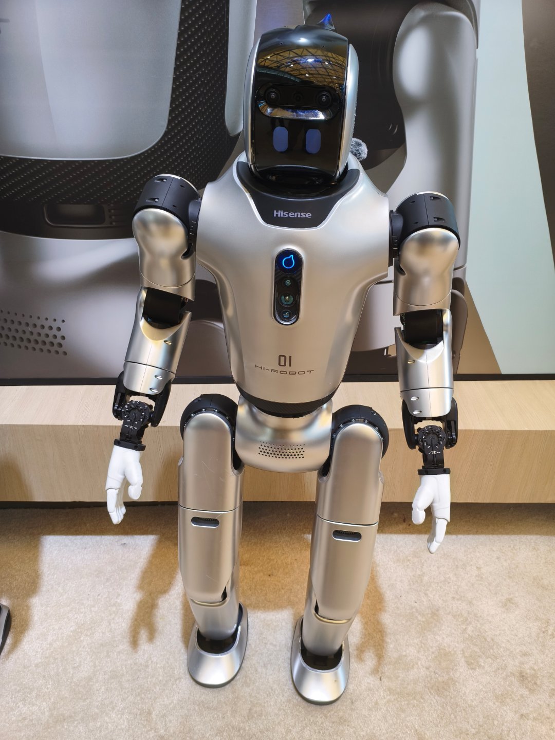 仔细看了一下海信的机器人，感觉挺性价比的，应该不是很贵，他的手部居然只是一个简单
