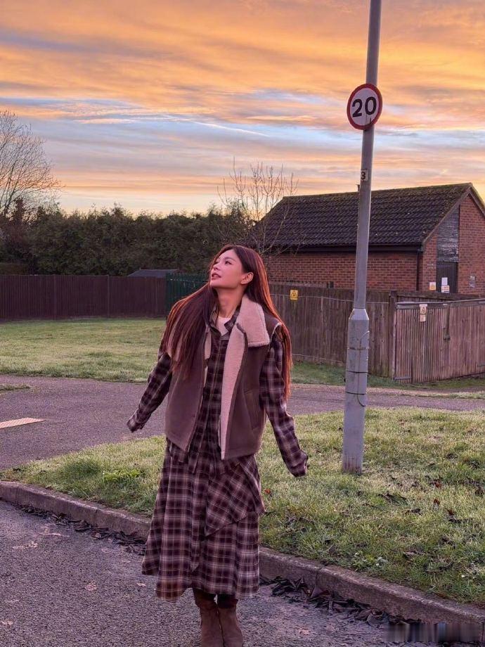 沈梦辰 带货界女裤王 兼顾主持与带货，样样都做到极致！沈梦辰选裤眼光毒辣爆款不断