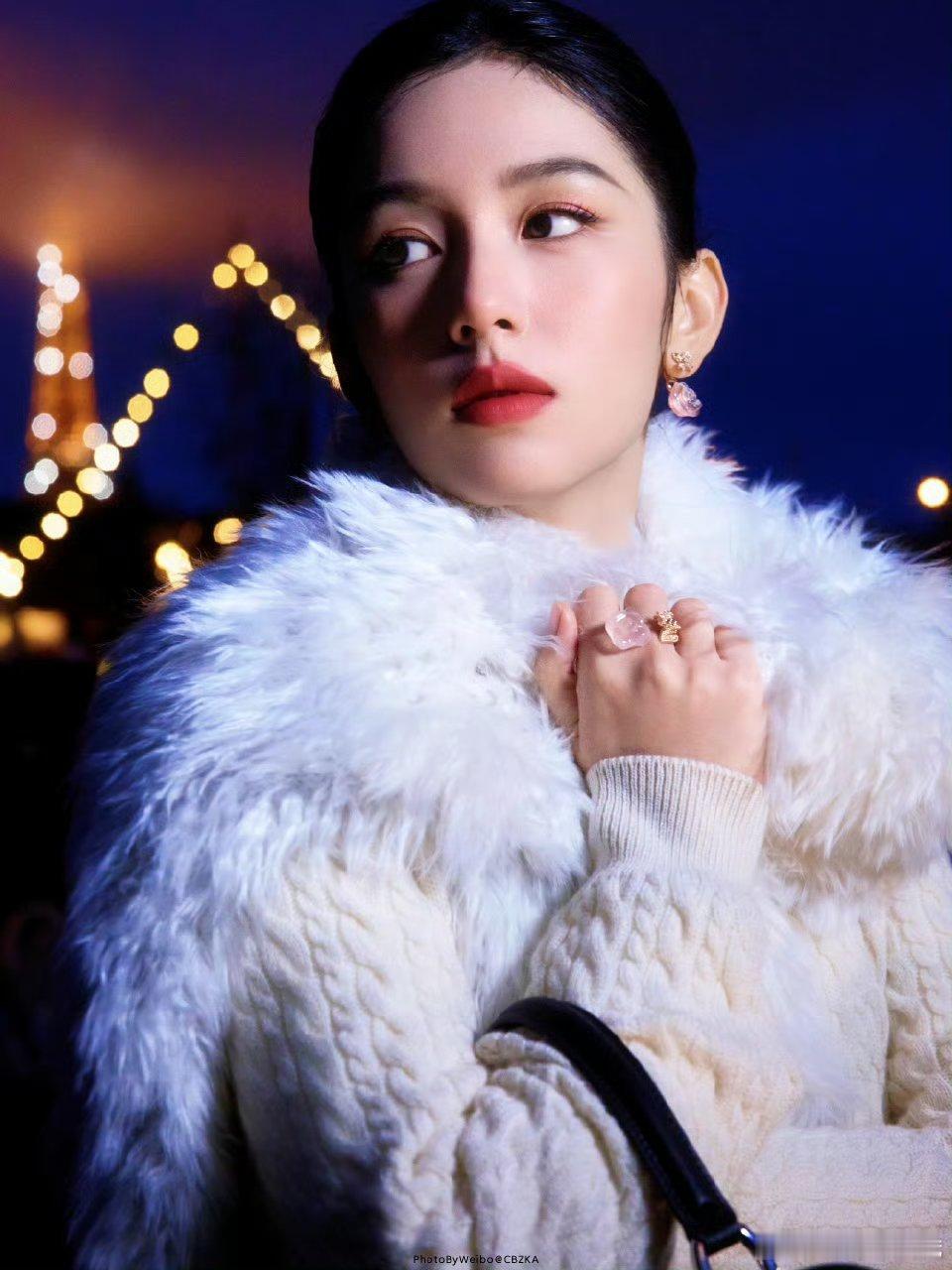 周也好权威的脸！冬日玫瑰好富贵千金大小姐 