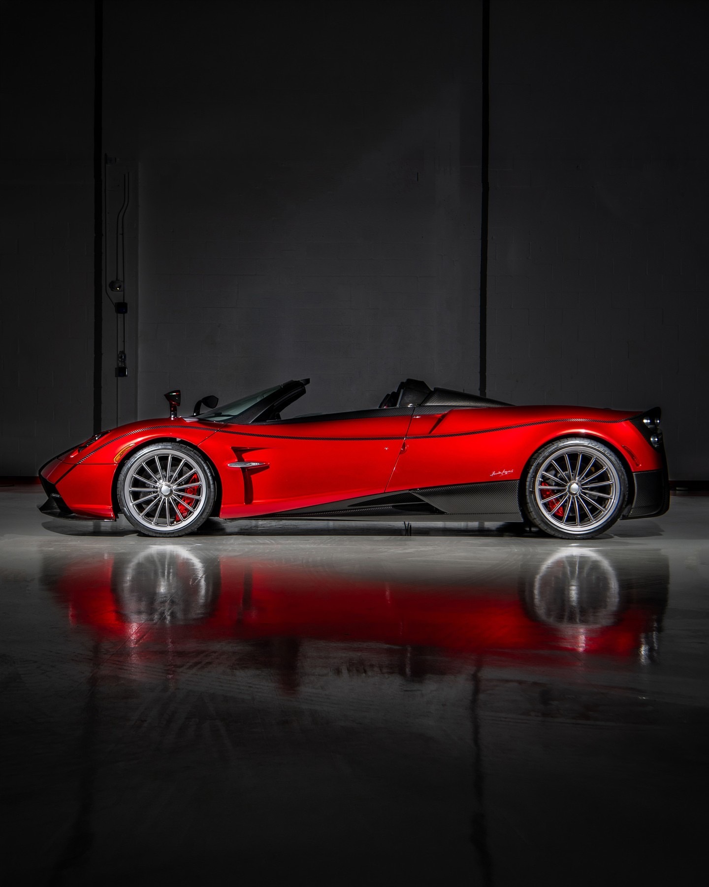 以艺术与激情创作，近乎完美状态保存。2017款Pagani Huayra Roa