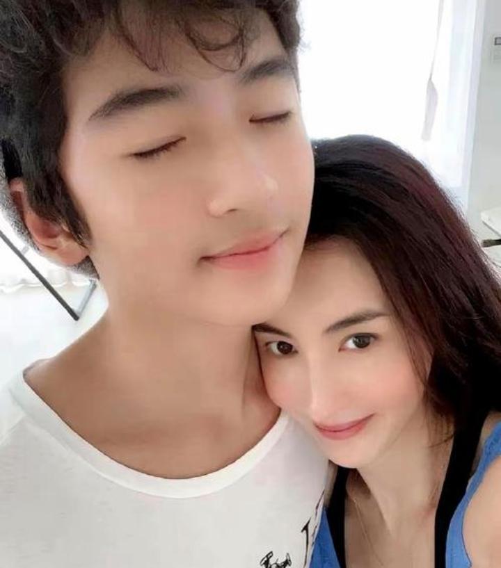 张柏芝收获全网好评不是没道理的。早年，9岁的她面对父母离婚拍手称快，觉得糟糕的婚
