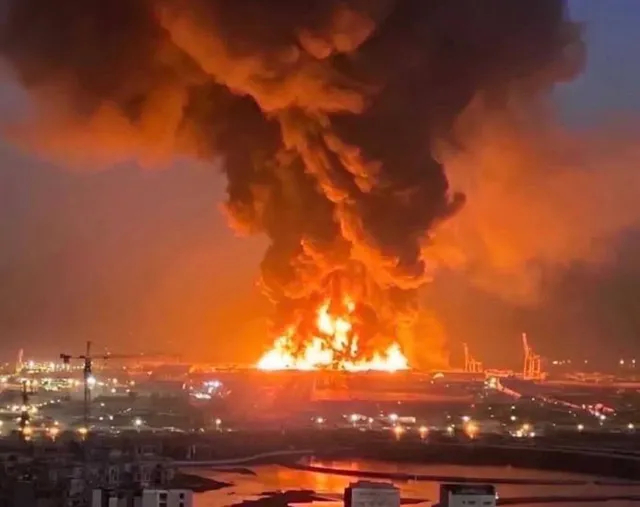 【第9轮反击！伊朗战果显赫，美军航母90°急转弯，仍付出血的代价】美以联手突袭伊