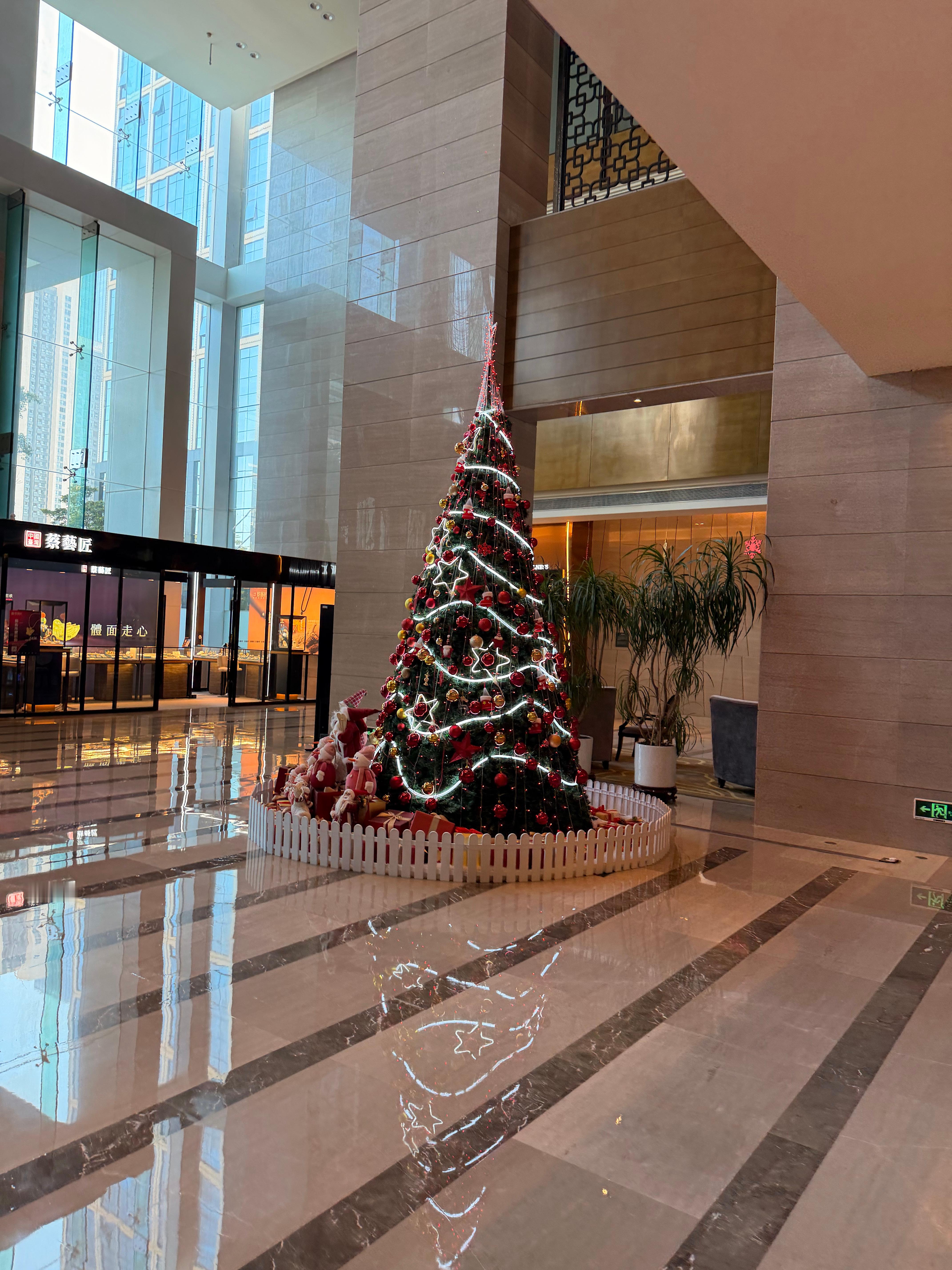 忍不了了这皇冠假日的WiFi网速也太慢了！！！！开个网页要转半天！！！！问客房服