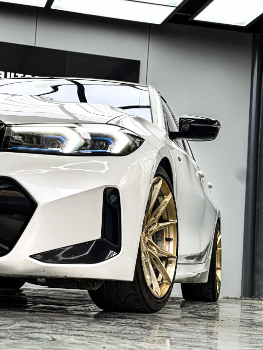 宝马三系18寸轮毂能做这么凹？