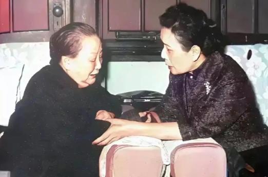 学识悬殊的包办婚姻走过 45 年！胡适猝然撒手人寰，见惯各界名流的宋美龄登门安慰