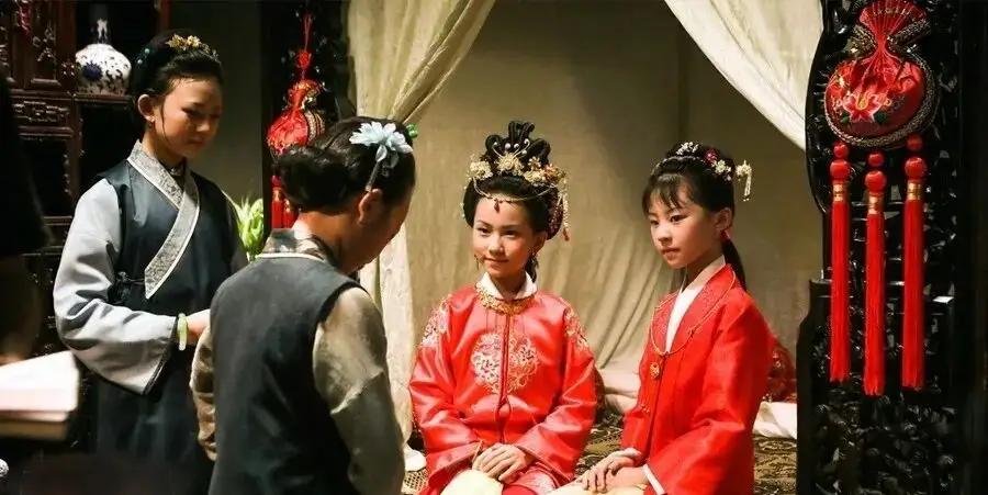 王熙凤临终舍近求远，为何把巧姐托付乡下刘姥姥？
 

贾府从烈火烹油到抄家败落，