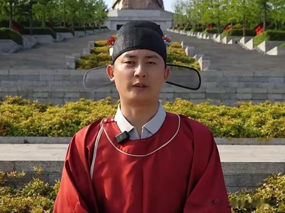 武亮近期的操作，真是让人看出了点“传承”的味道。

他带着团队又是搞祈福，又是组