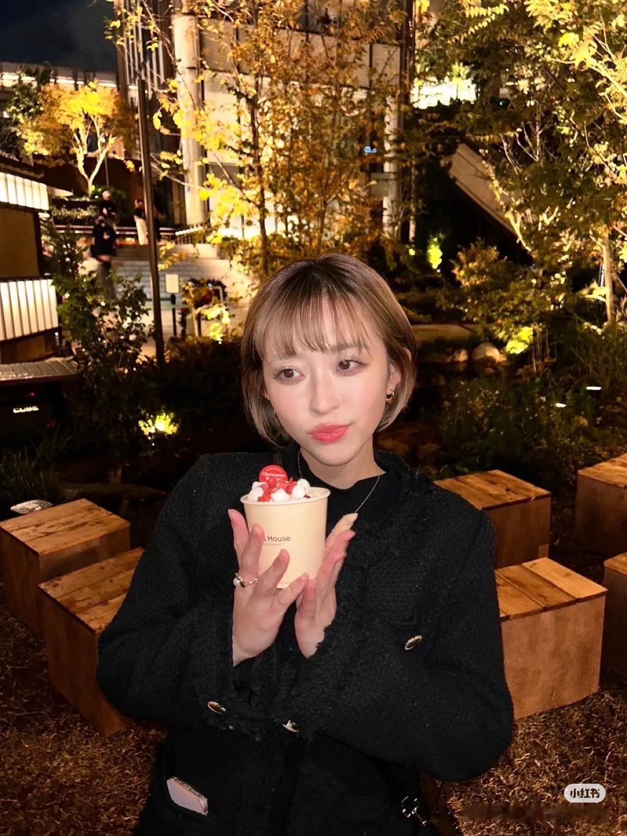 话说日本近几年就推出了许多颜值和气质都相当不错的新晋博主，而吉冈更纱就是其中之一