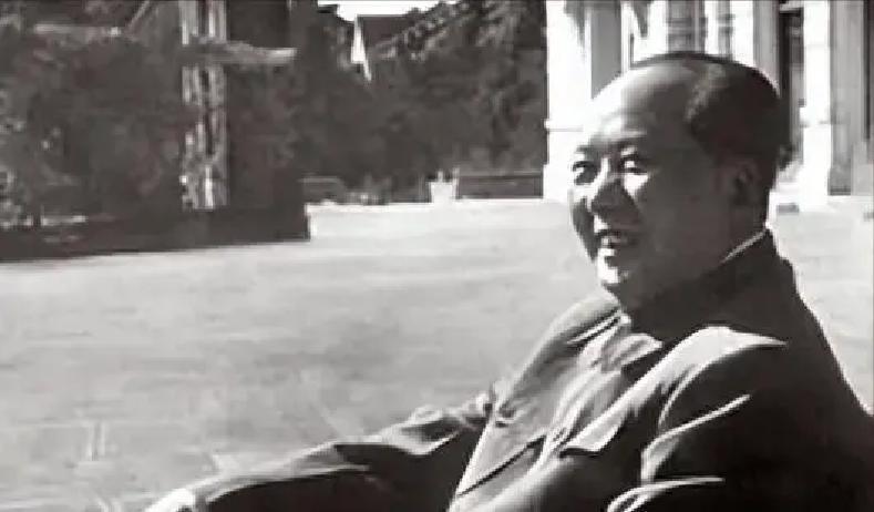 1958年1月，南宁邕江水温仅17度半，65岁领袖偏偏跃入冰河冬泳，这股寒勇谁不