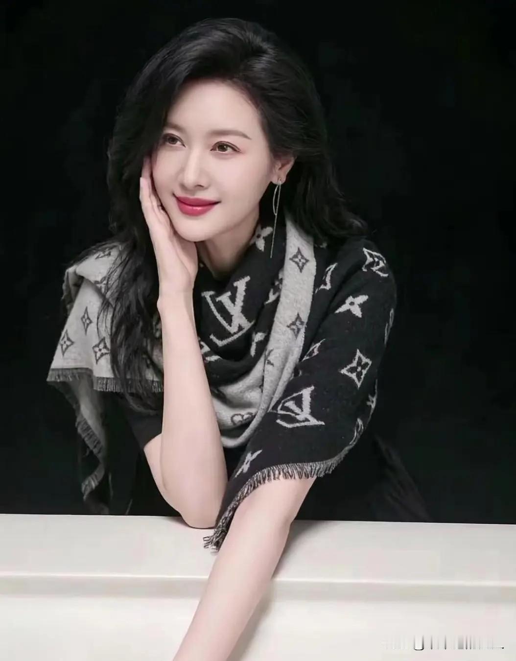 突然想！
这个周末怎么这么不寻常呢？
心里好久都没平复！[捂脸]不知道你们咋样？