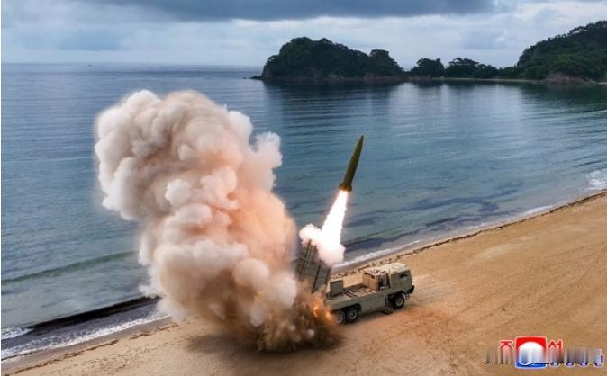 没有任何征兆，时隔42天，朝鲜又向日本海发射导弹。韩国方面说，这很可能是一枚弹道