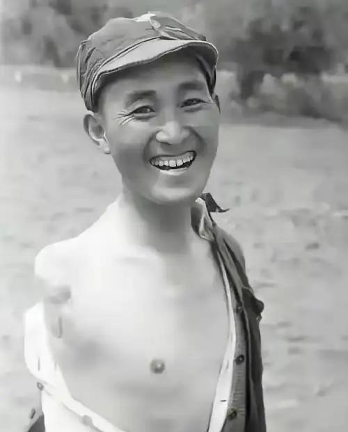 1938年明铺伏击战中，八路军359旅717团在公路两旁设伏截杀日军，战斗中，部