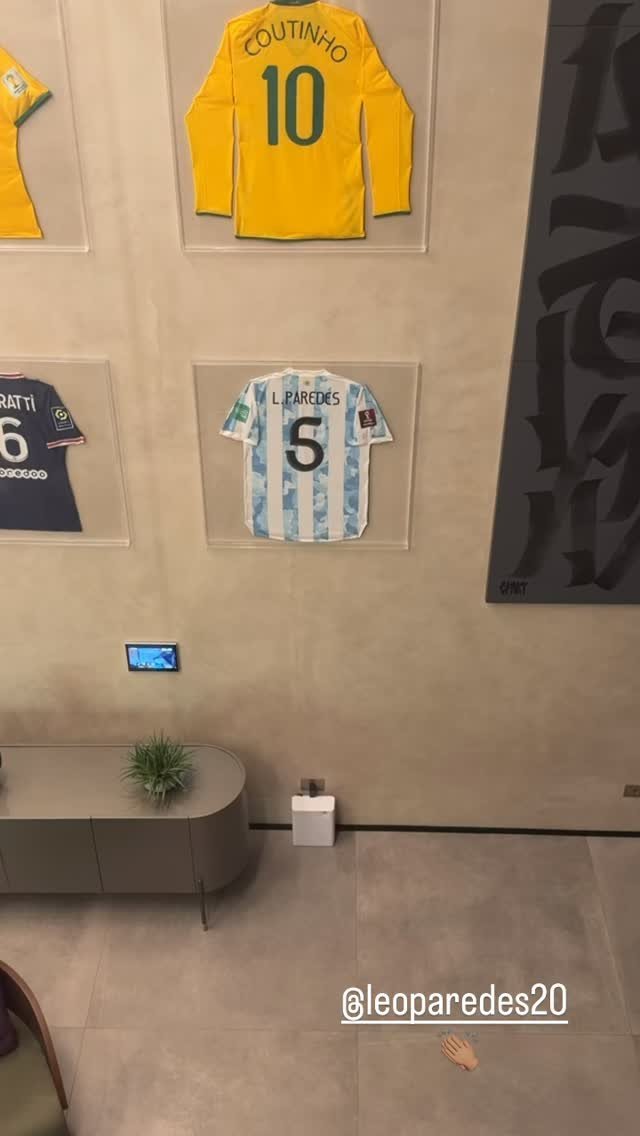 neymar[超话] 快拍更新收藏的帕雷德斯球衣内马尔 ​​​