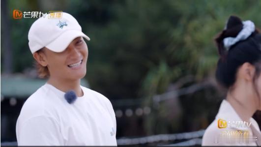 黄子韬古希腊掌管抽象的神小伙小妹换游记 黄子韬跳舞太有“个人特色”了！全程放飞自