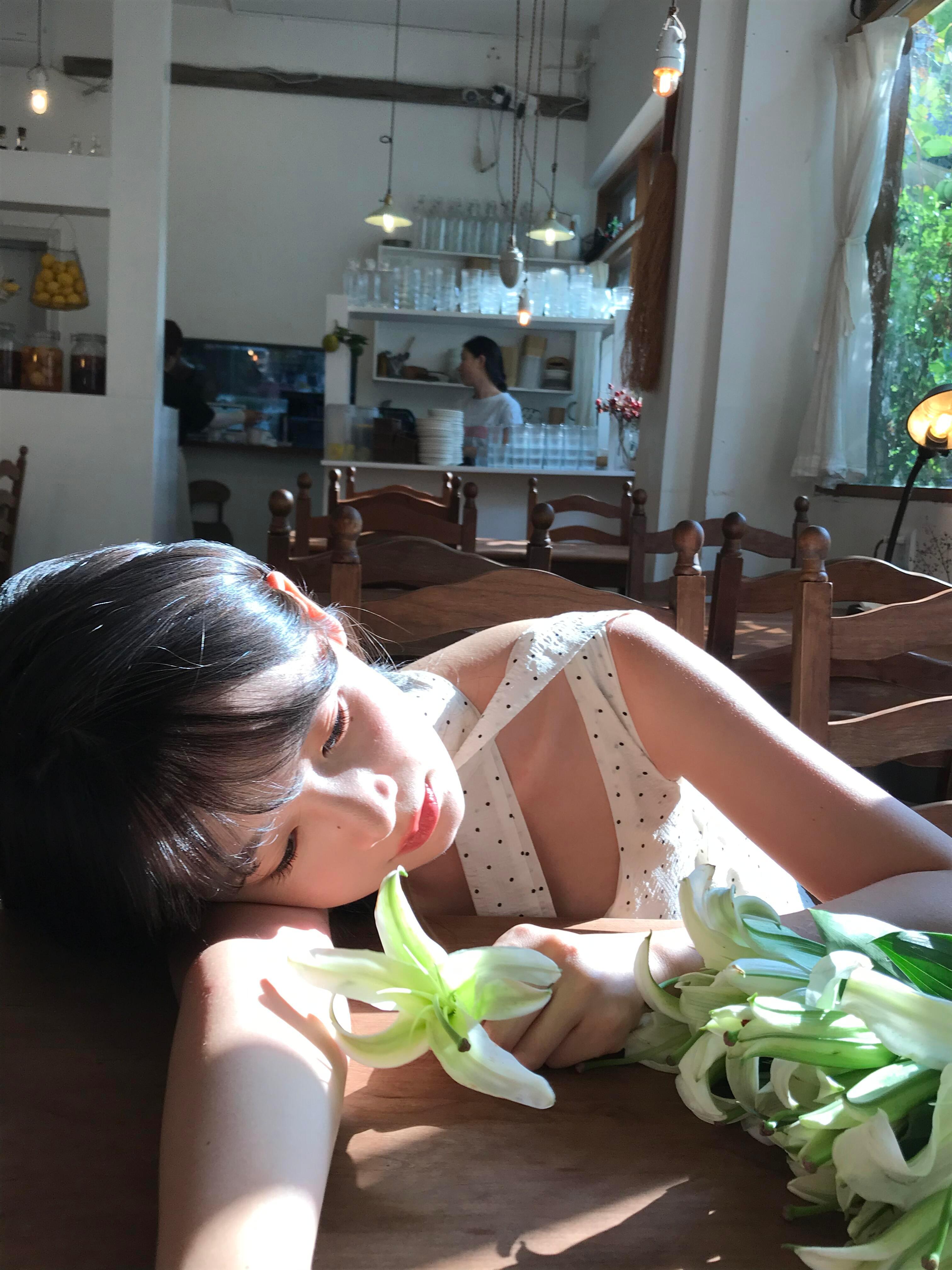 溺光☀️#今日妆容##今天穿什么##拍照姿势# ​​​