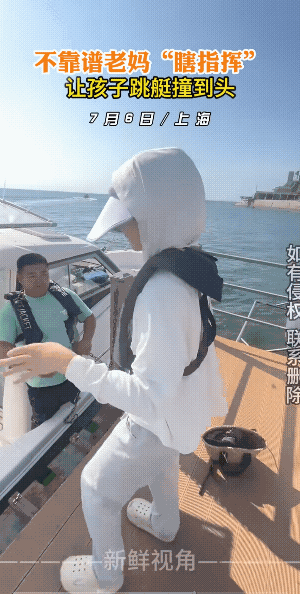 戴着帽子的她本来视野就不是很好，还要跳，这下可好了，不仅磕着了D，还磕着头，上头