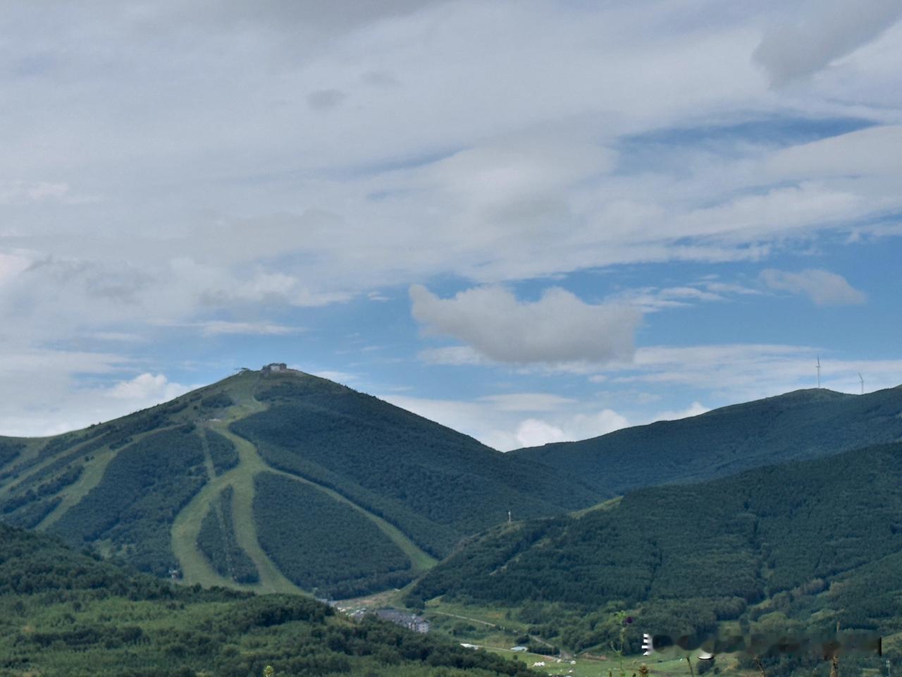 向山而行，自在山野。

闭关修炼结束，元气满满，向山向野向自由。
周边游一游
来