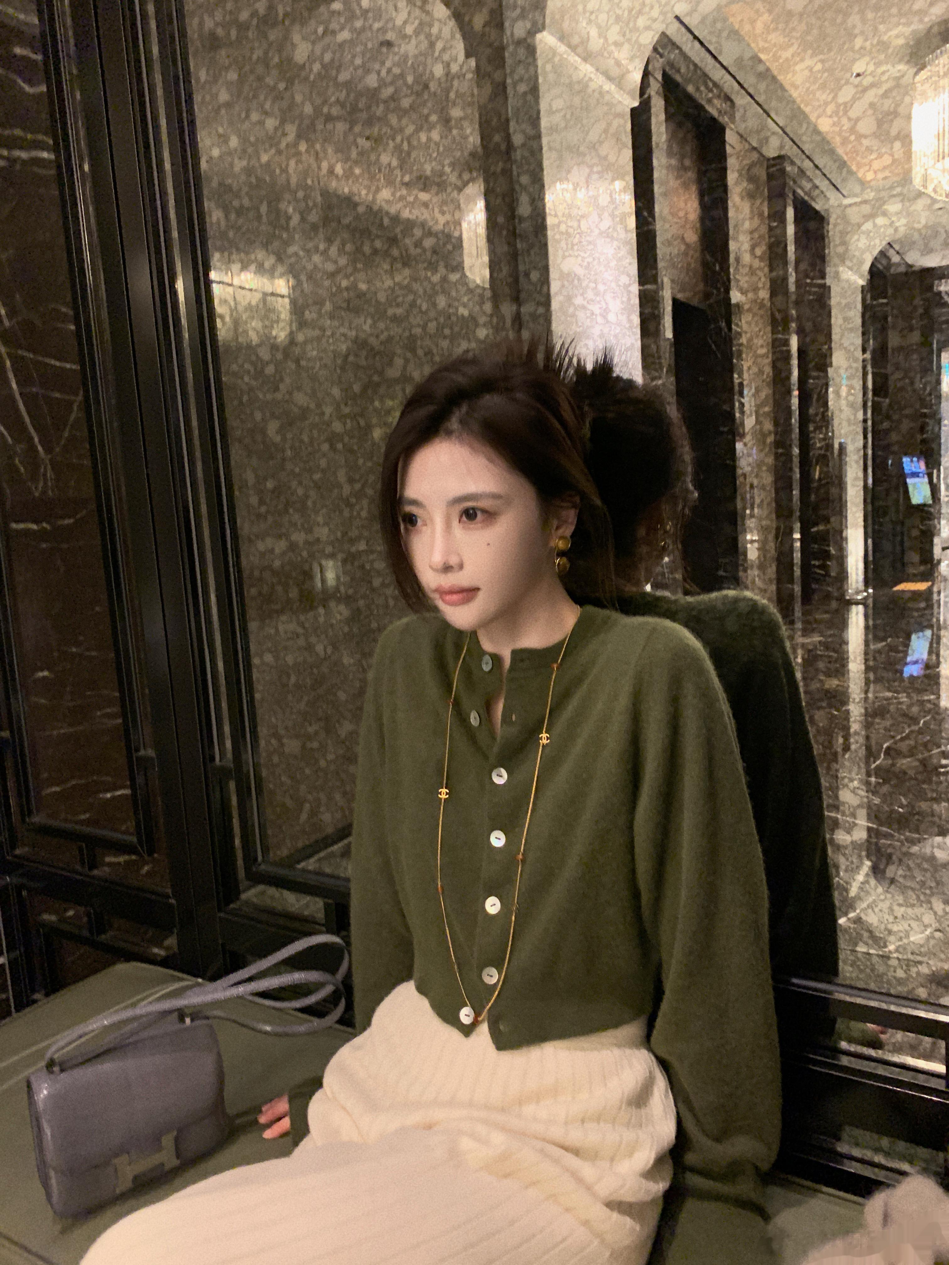 绿色从第一期穿到现在 ​​​