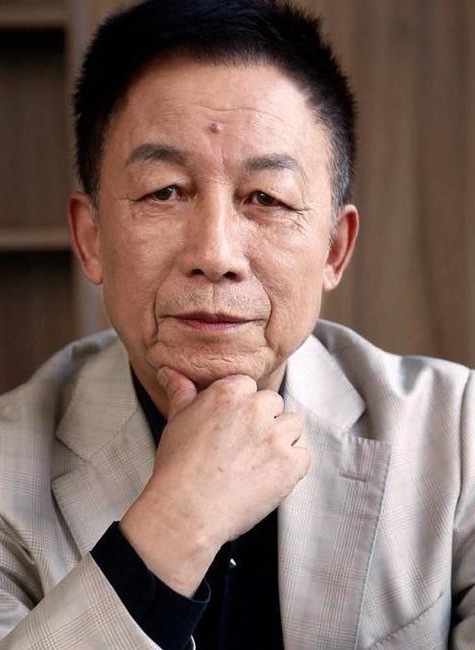有三种人值得深交：一是关心政治，胸怀天下目光远大的人。二是体恤民生，善良正直，懂