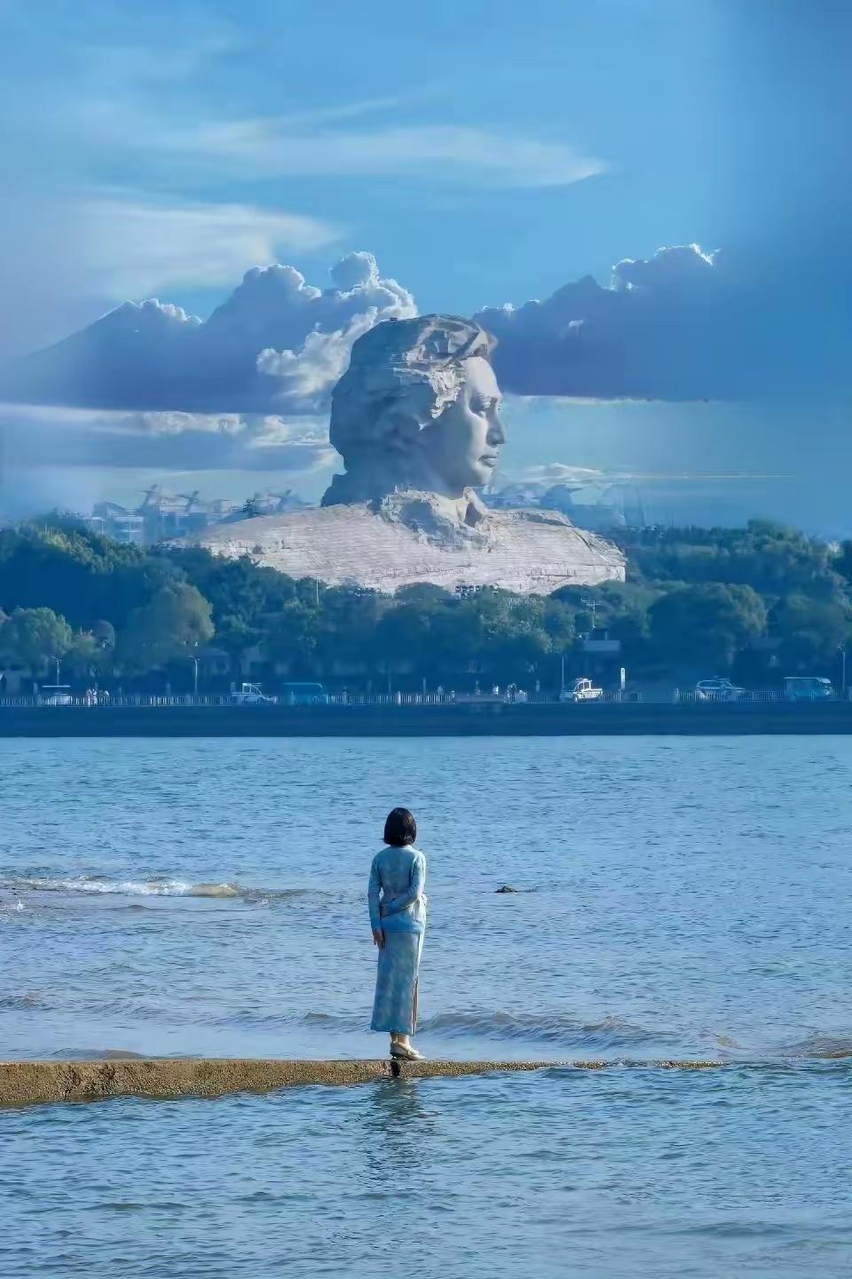 想到了什么？
气势磅礴，太震撼了！宏大的场景，巍峨高大的身影，令人敬仰，目视着远