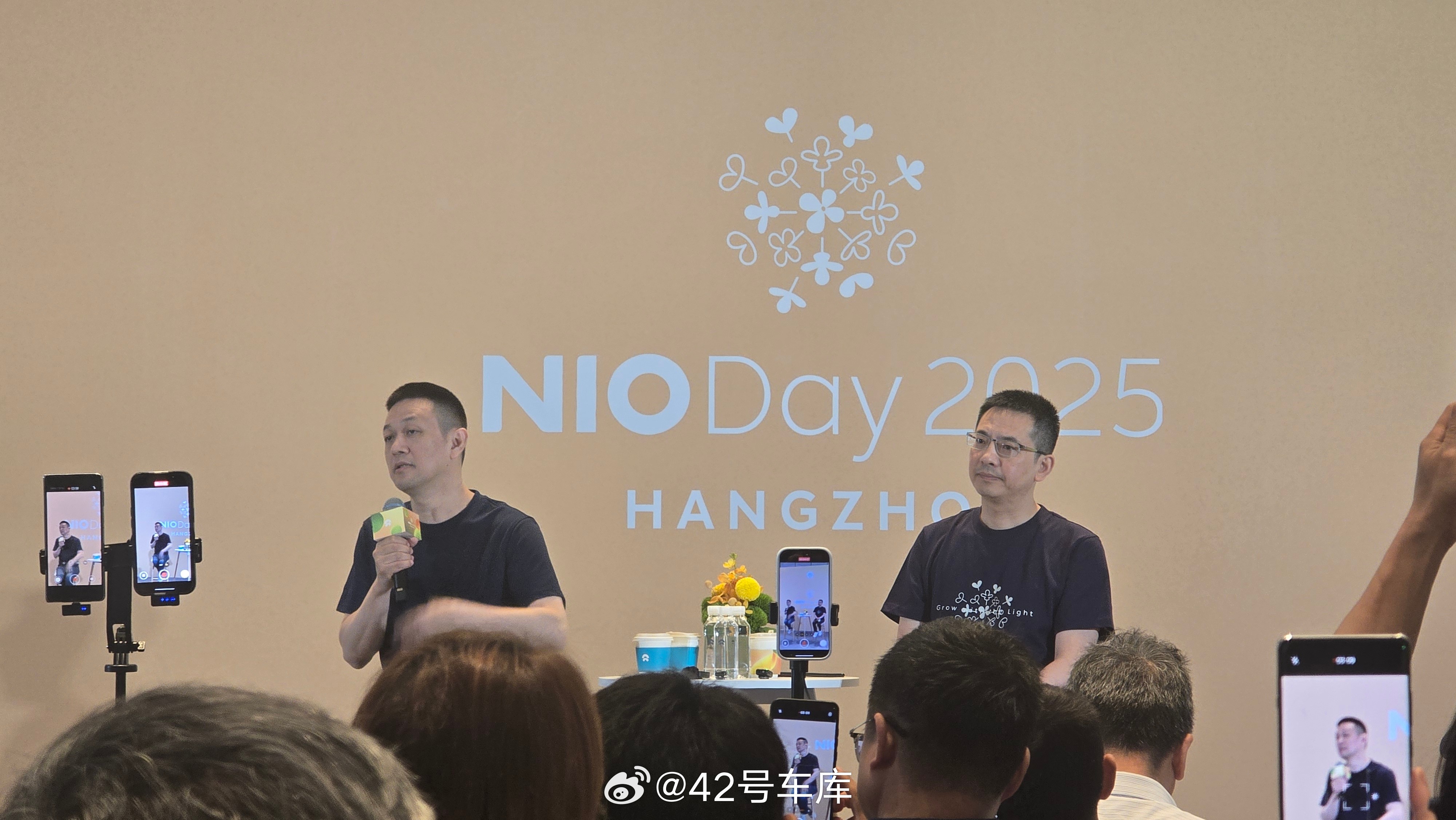 李斌在今天的采访中说，今年 ES8 的产能已经提到了 4 万辆。今天会公布关于购