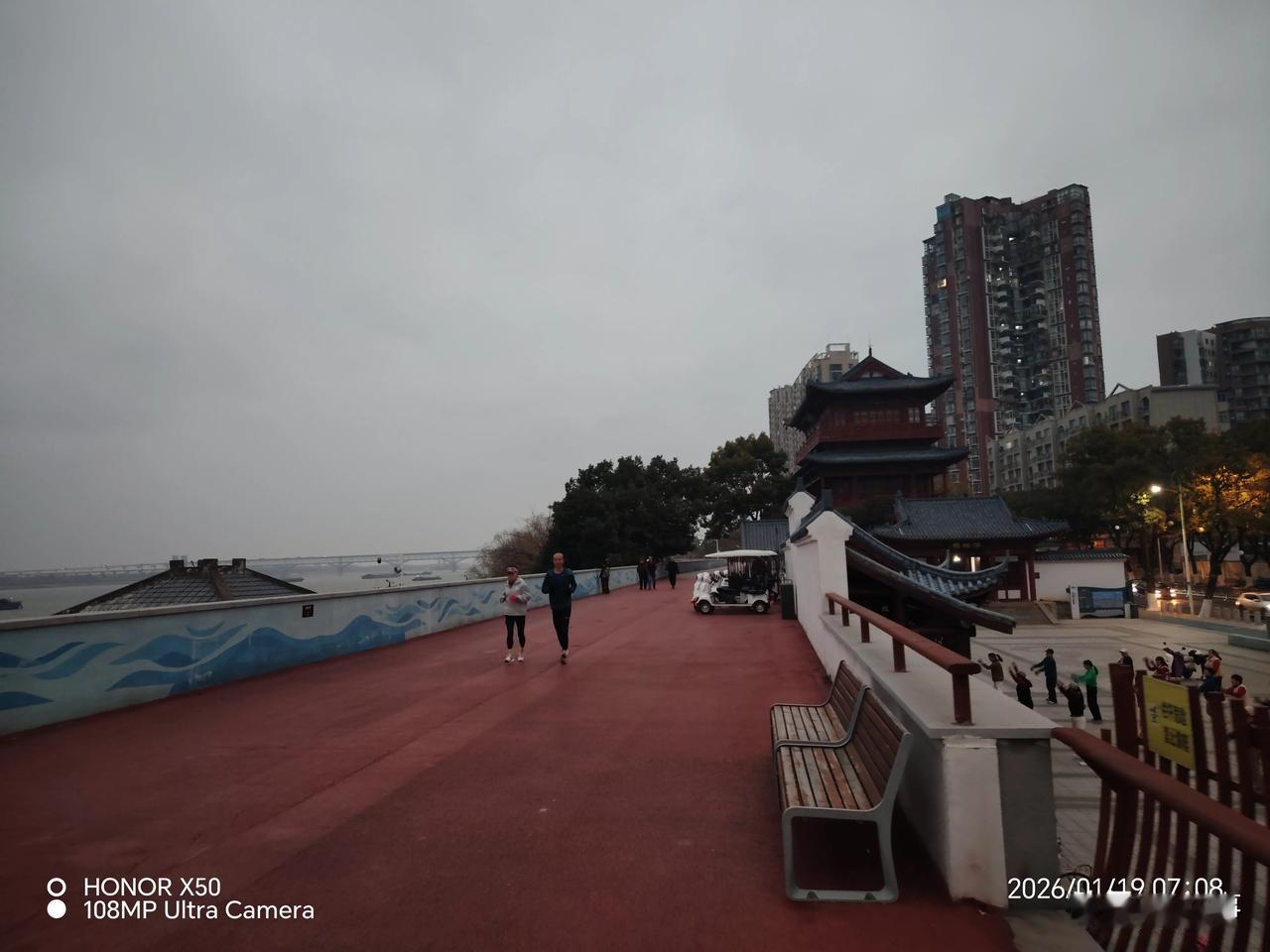 今年冬天的不同2026年1月19日长江岸边晨练打卡