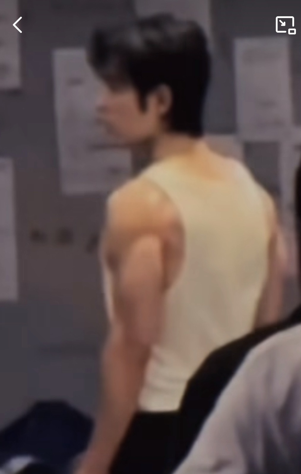 肖战的肌肉已经练成这样了吗 真的建议内娱男明星都学习肖战健身一下别下次合作女演员