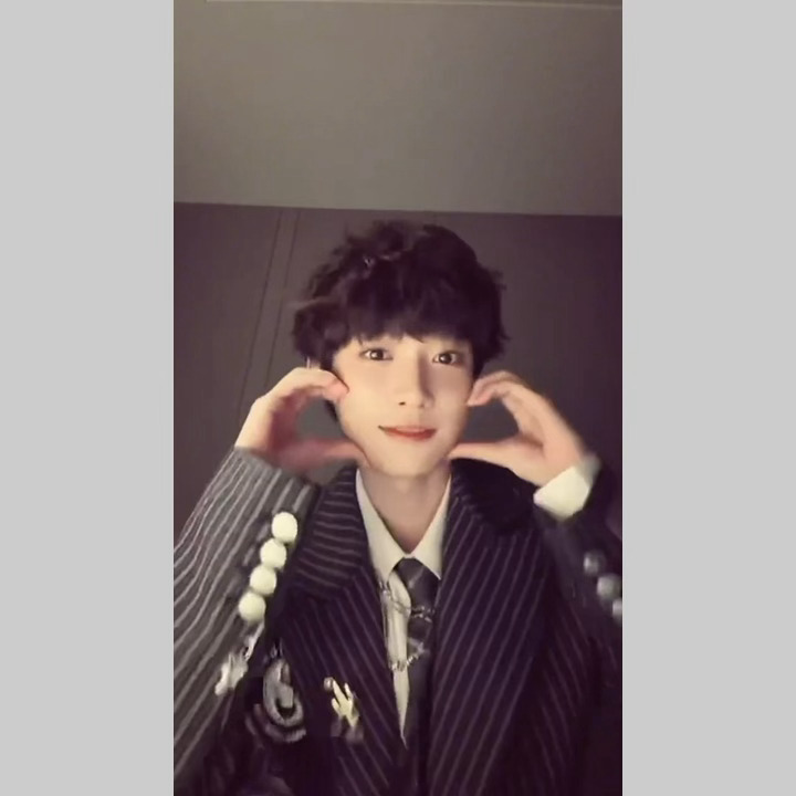 梓渝的一些手势舞，对这个活力满满又帅气可爱的小鱼真的无法抗拒啊～