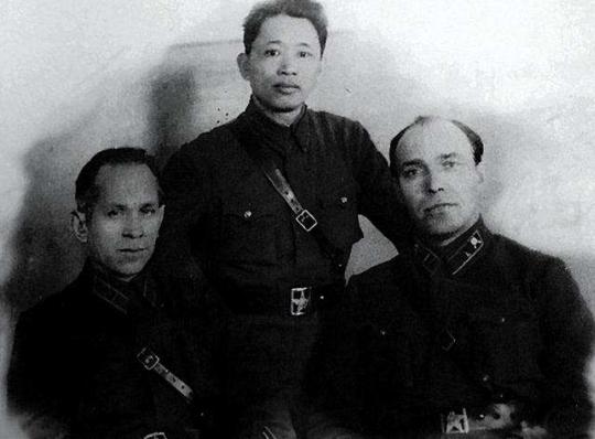 1939年秋天，远赴苏联的刘亚楼，从一位战友口中得知，自己在延安的妻子员凌漪改嫁