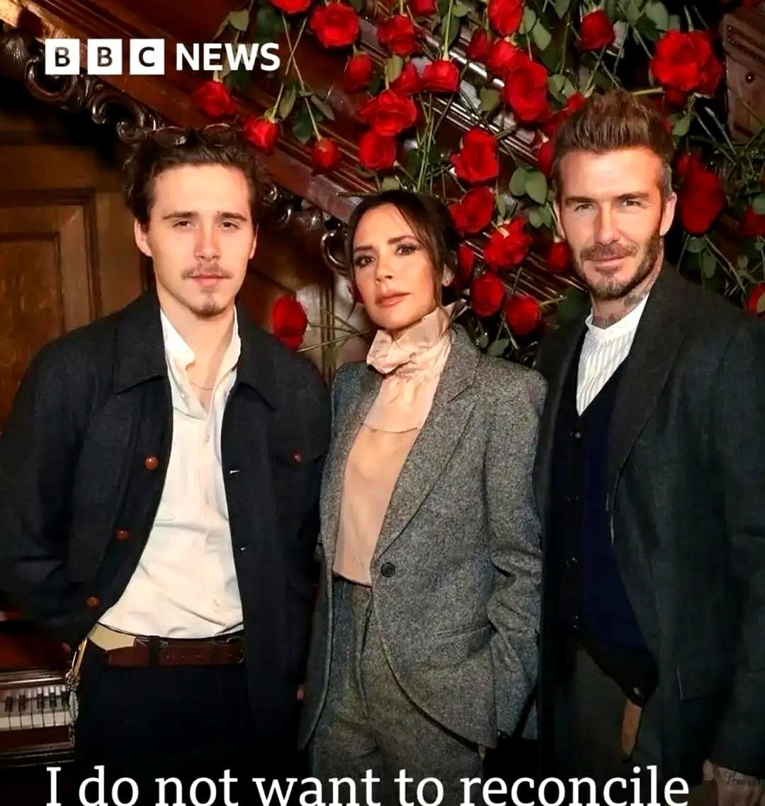 贝克汉姆大儿子这是活成了提线木偶？

2022年那场婚礼，第一支舞居然是跟老妈维