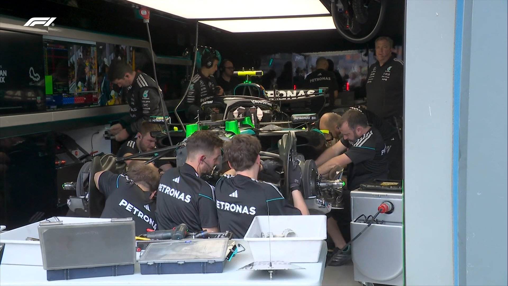 f1 安东内利的赛车还在抢修当中。。。2026f1澳大利亚大奖赛