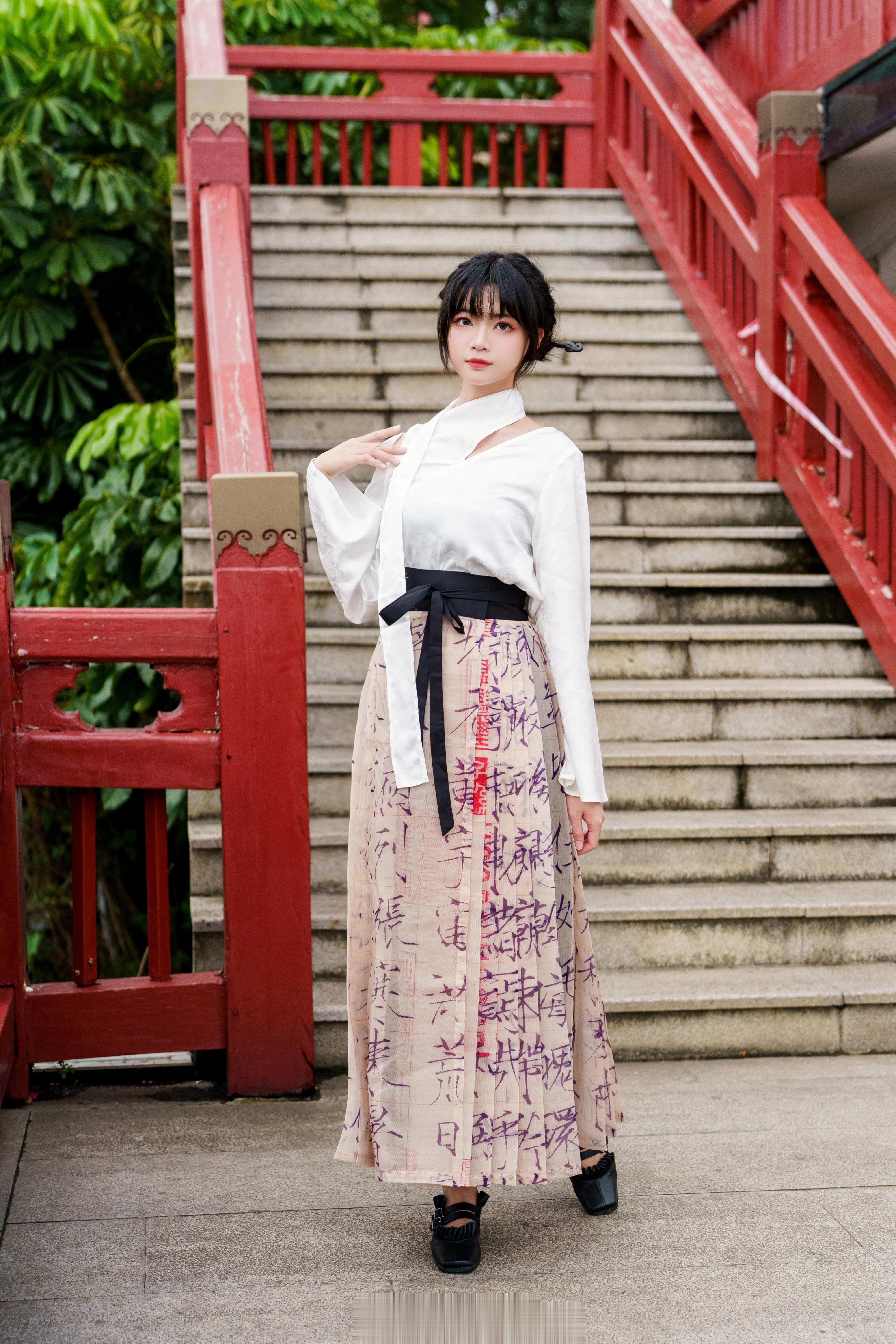 「千字文马面裙真的太酷啦～」👗云鬓斜簪👩Rin阿燐#汉服##汉服上新##我和