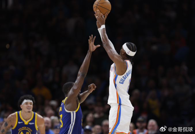 在昨天的NBA西决抢七大战中，雷霆不敌马刺，无缘总决赛。今天，勇士球星追梦格林在